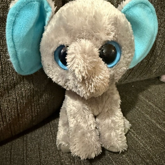 Adorable Ty Plush Elephant Peanut - Picture 5 of 6
